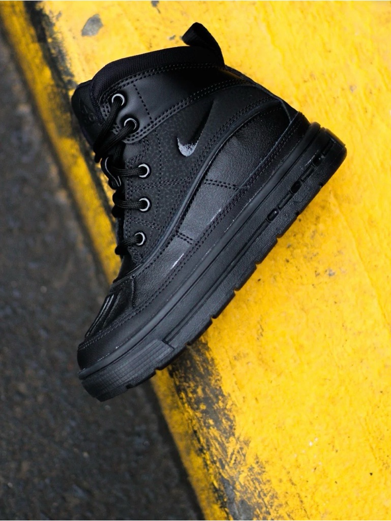 Nike Woodside 2 High Acg Boots, Black, Youth Size 6